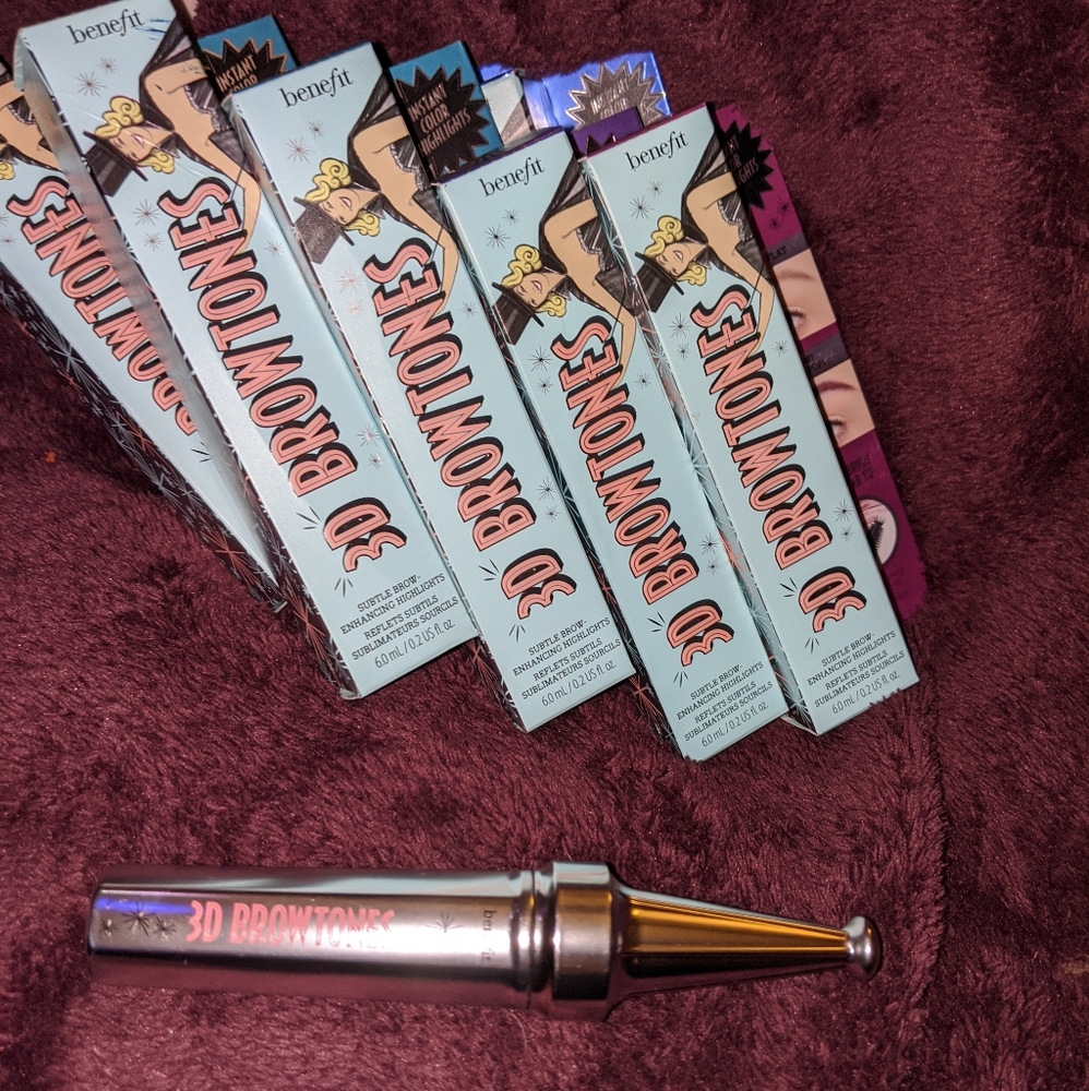 Benefit cosmetics 3D browtones Magenta